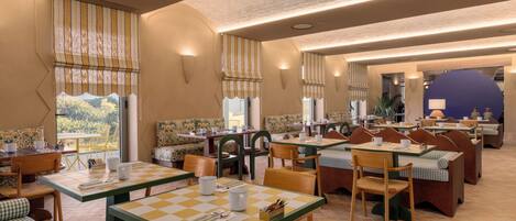 Desayuno buffet todos los días (EUR 20 por persona)