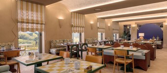 Amarello Hotel Praia Santo Andre, Tapestry Collection Hilton