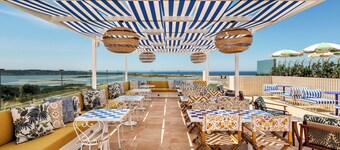 Amarello Hotel Praia Santo Andre, Tapestry Collection Hilton