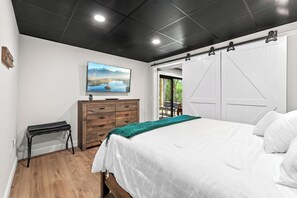 6 عدّة غرف نوم وواي فاي وملاءات أسرّة