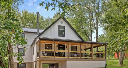 A Touch of Salt Fork.... 2 King, 3 Queen, twin bunk beds