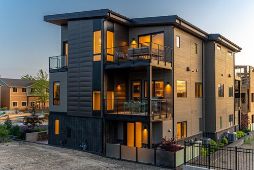 Millpointe Main 3.0 - Luxury Meets Location: Sauna, Cold Plunge, Concerts nearby