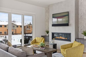 Interior - Millpointe Main 3.0 - Luxury Meets Location: Sauna, Cold Plunge, Concerts nearby (Bend)