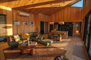 智能电视、壁炉、电子游戏、书