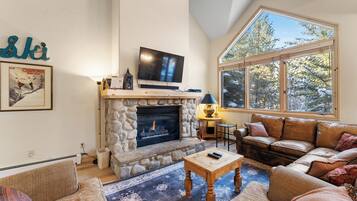 Studio (3 Bedrooms) | Front of property
