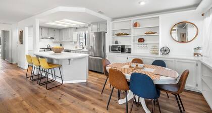 Pup Friendly*Fire Pit*Sleeps 8