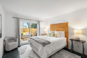 3 bedrooms, desk, iron/ironing board, travel cot