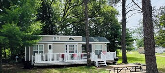 Rental Cabin #404 w/ Queen bed