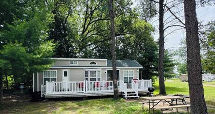 Rental Cabin #404 w/ Queen bed