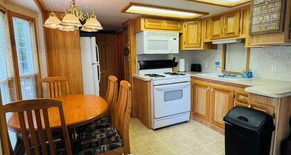 Rental Cabin #404 w/ Queen bed