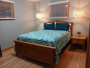 5 habitaciones, escritorio y tabla de planchar con plancha 