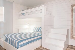 2 室のベッドルーム、アイロン / アイロン台、WiFi、ベッドシーツ