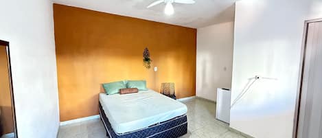 Suite | 1 dormitorio, espacio para trabajar con un portátil, cortinas opacas