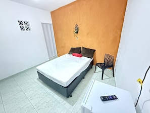 Suite | 1 bedroom, laptop workspace, blackout drapes, iron/ironing board - Pé na Areia Praia da Aviação II (Praia Grande)