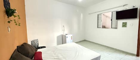 Basic-Suite | 1 Schlafzimmer, laptopgeeigneter Arbeitsplatz, Verdunkelungsvorhänge