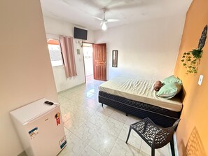 Basic Suite | 1 bedroom, laptop workspace, blackout curtains, iron/ironing board - Pé na Areia Praia da Aviação II (Praia Grande)