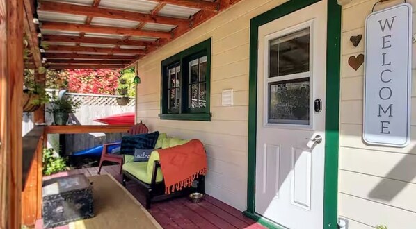 Property grounds - Quaint Cozy Studio w/ Offstreet Parking (Eureka)