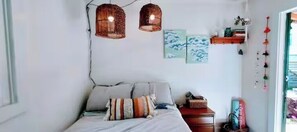 1 bedroom, desk, WiFi