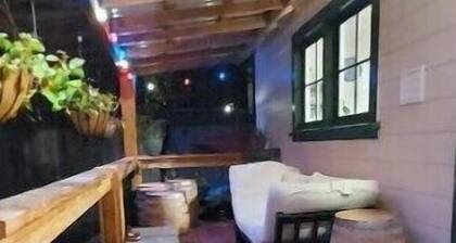Quaint Cozy Studio w/ Offstreet Parking
