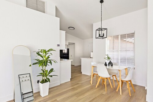 Modern Oasis: Cozy Retreat Near the Strip