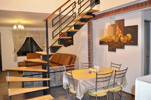 Dining - Disfruta de la ciudad, y descansa en un excepcional departamento. (Cuenca)