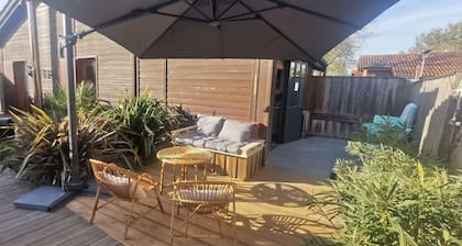 Chalet confortable avec terrasse et piscine