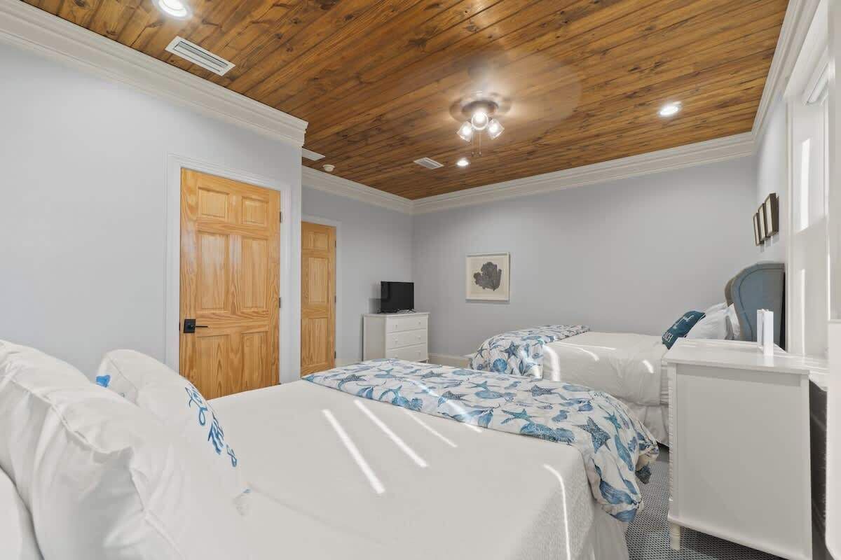 4 bedrooms, travel cot, WiFi