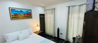 3 bedroom in house in charming Panajachel with AC, WiFi. Enjoy your stay