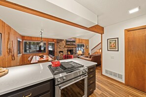 Interior - Sunriver Nostalgia - Walk to Sunriver Village, SHARC passes, HOT TUB (Sunriver)