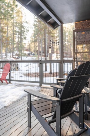 Property grounds - Sunriver Nostalgia - Walk to Sunriver Village, SHARC passes, HOT TUB (Sunriver)