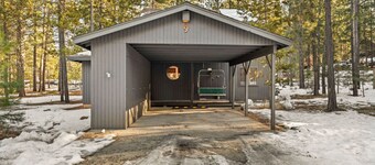 Sunriver Nostalgia - Walk to Sunriver Village, SHARC passes, HOT TUB
