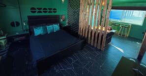 1 bedroom, in-room safe, iron/ironing board, WiFi - The Emerald Eclectic 1959 Private Mid-century Home w/ Mountain & Tram Views (Palm Springs)