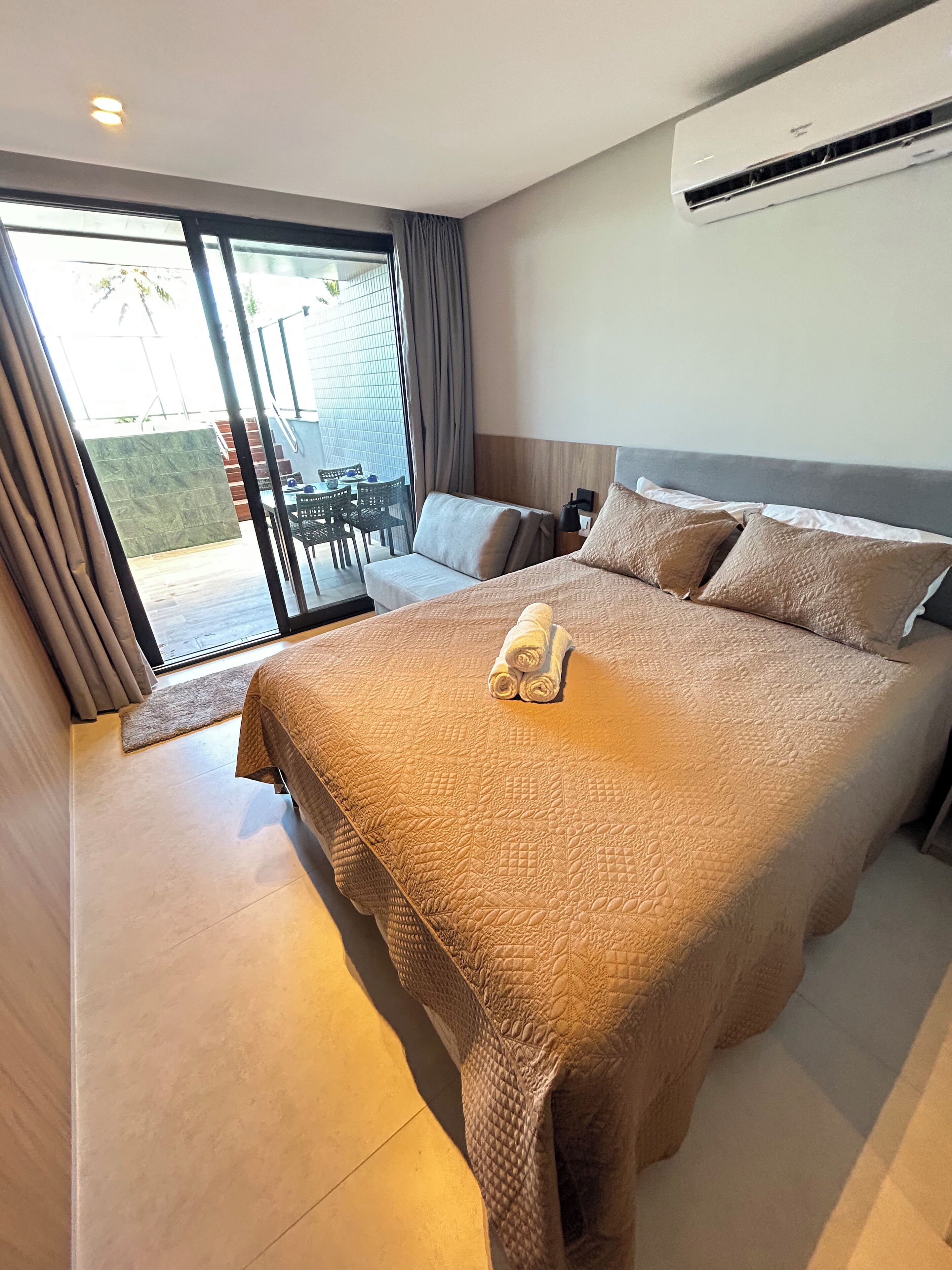 Apartment | In-room safe, laptop workspace, blackout drapes, free WiFi