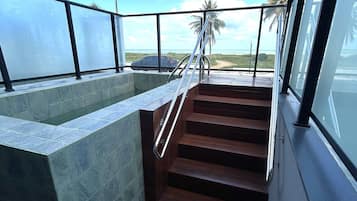 4 outdoor pools