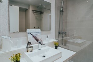 Douche, serviettes fournies