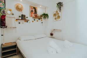 Fer et planche à repasser, Wi-Fi gratuit, draps fournis