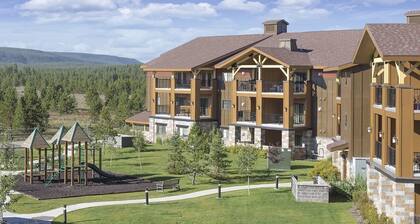 2-bedroom resort in brilliant West Yellowstone with AC, fitness room, WiFi