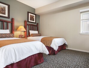 2 bedrooms, iron/ironing board, travel cot, WiFi - 2-bedroom resort in brilliant West Yellowstone with AC, fitness room, WiFi (West Yellowstone)