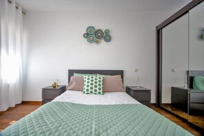 1 chambre, fer et planche à repasser, accès Internet, draps fournis