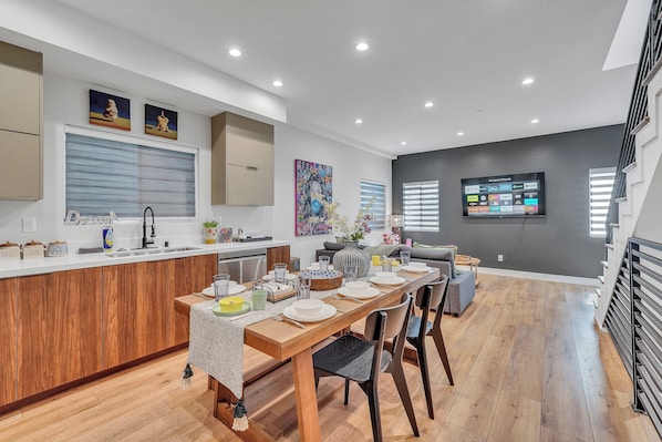 Superior Townhome, Non Smoking, Kitchen | Dining room