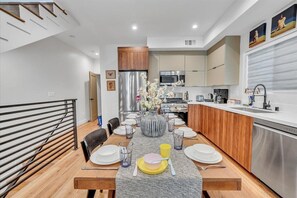 Superior-Stadtwohnung, Nichtraucher, Küche | Esszimmer