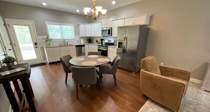 Secretariat Cottage | Cozy Versailles Getaway