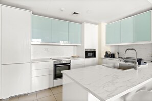 Fridge, microwave, oven, coffee/tea maker - Bright and Spacious 1BD in JBR (Dubai)