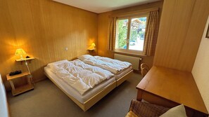 3 bedrooms - 3 Bedroom apartment **** 2nd floor – nice apartment in quiet area next to the skilift and golf “Les (Verbier)