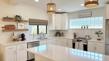 Mikrobølgeovn, ovn, kogeplade, opvaskemaskine