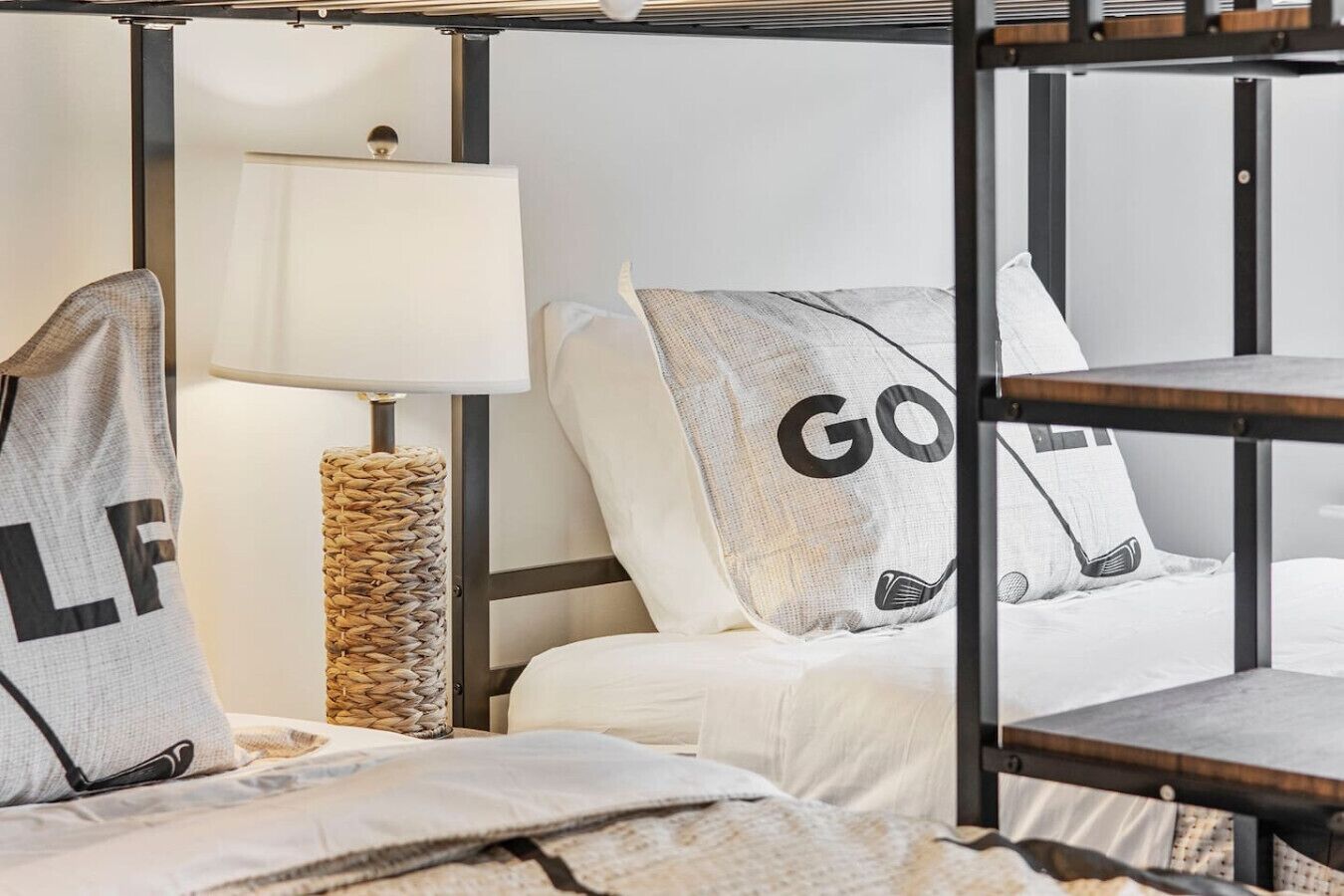 3 soverom, strykejern/-brett, wi-fi (inkludert) og sengetøy