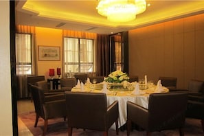 Restaurant - Peninsula Hotel (Hanyuan)