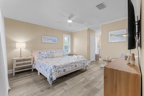 3 bedrooms, in-room safe, desk, iron/ironing board