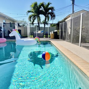 Outdoor pool, a heated pool - Coastal Nook: heated outdoor pool, up to 8 guests, 3 bedrooms, & game room (Cape Coral)