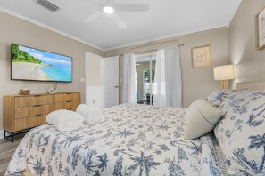 3 bedrooms, in-room safe, desk, iron/ironing board - Coastal Nook: heated outdoor pool, up to 8 guests, 3 bedrooms, & game room (Cape Coral)